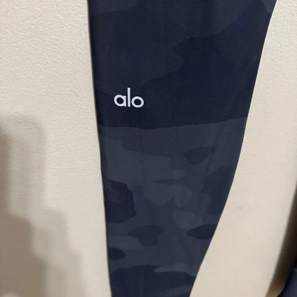 Alo Yoga High-Waist Camo Vapor Legging Color- gray camouflage size small